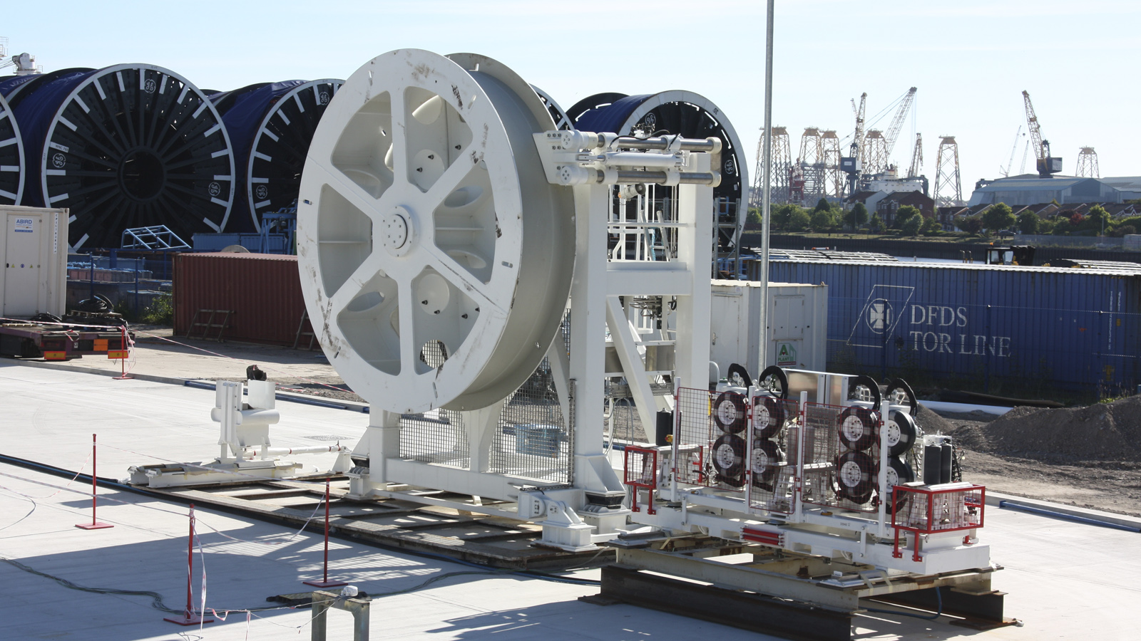 Cable drum engine on board vessel